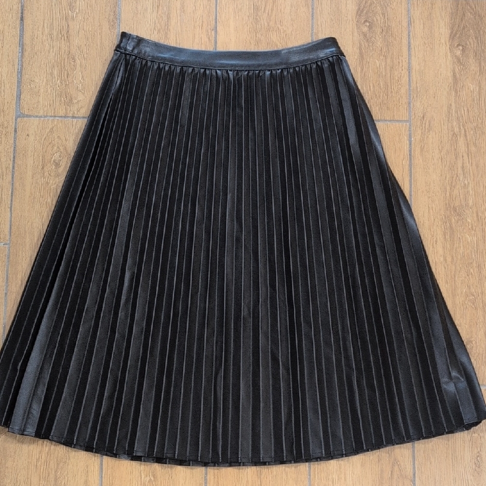 Monteau Black Pleated Midi Skirt